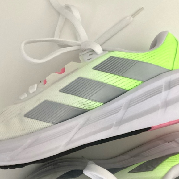 \Adidas\ NEW Women’s Questar 3 Sneakers - Picture 8 of 13